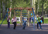 Детская площадка в парке.jpg