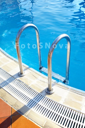 swimming_water_pool_ladder_ste