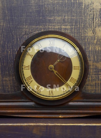 aged_antique_appointment_clock