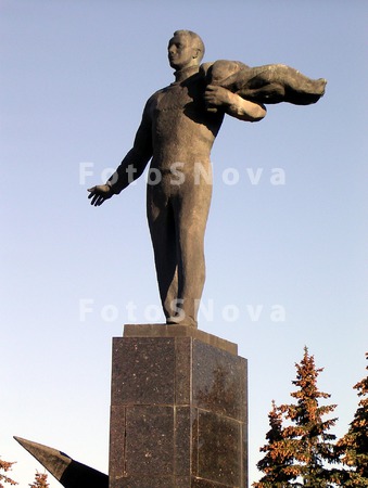 Юрий_Гагарин,_Гж�