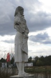 Памятник,_девушк