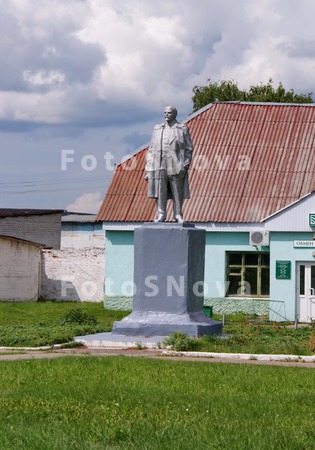 памятник,_статуя