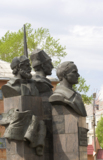 памятник,_три_го�