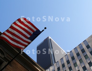 Флаг_США_на_фоне_