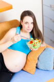 lifestyles_pregnancy_salad_fem