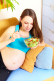 lifestyles_pregnancy_salad_fem