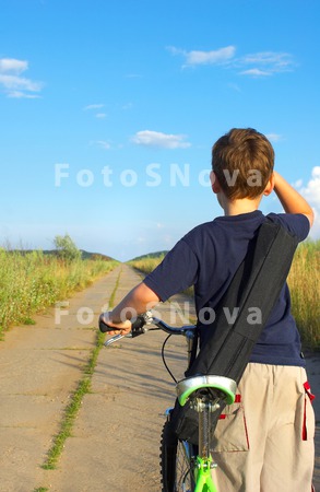 boy_lad_road_way_straight_jour