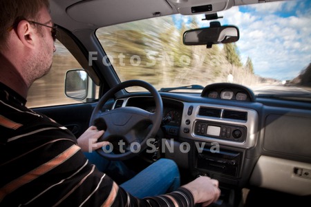 driver_inside_car_steering_peo