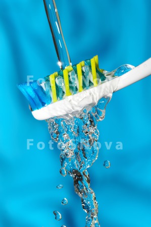 water_dental_routine_blue_brus