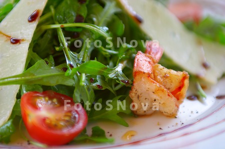 tomatoes_greens_salad_food_lea