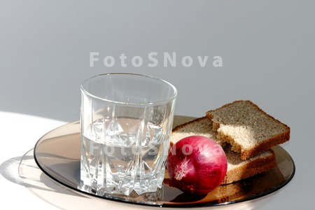 стакан,_водка,_лу
