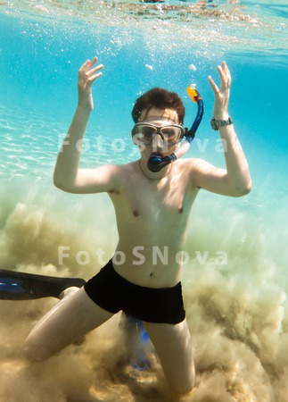 child_holiday_underwater_boy_c