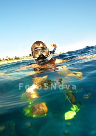 child_boy_underwater_tube_mask