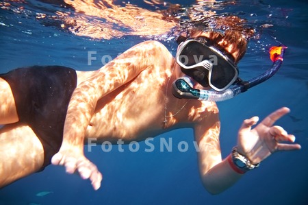 swimming_underwater_water_blue