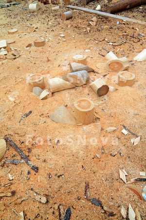carpentry_wooden_sawdust_cut_s