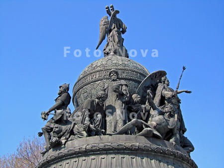 Pamyatnik_Tyisyacheletie_Rossi