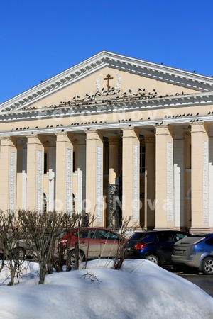 Tserkov,_gorod,_Uhta,_religiya