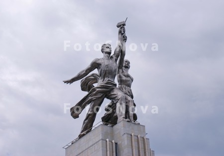 pamyatnik,_pedestal,_soorujeni