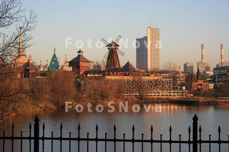 Moskva,_utro,_osen,_gorod