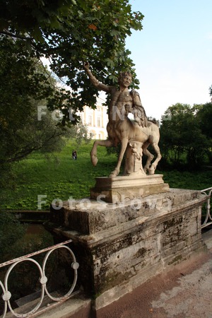 Kentavr_statuya_skulptura_Sank