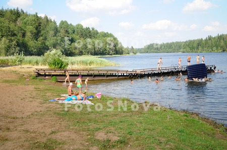ozero_voda_les_lyudi_kupayu