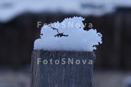 derevnya_zabor,_sneg,_figurka_