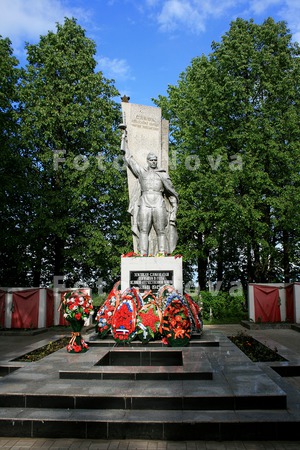 Pamyatnik,_voyna,_soldatyi,_Ki