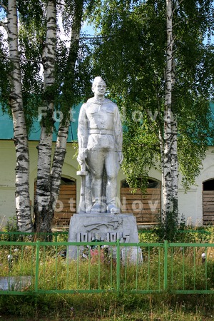 Pamyatnik,_voyna,_soldatyi,_Ki