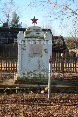 Pamyatnik,_voyna,_soldatyi,_kr