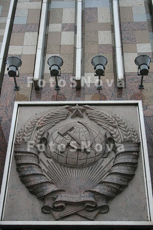 Rabochiy,_Kolhoznitsa,_monumen