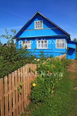 rural_house_fence_scene_reside