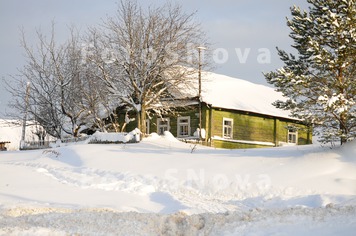 derevenskiy_dom_iz_brevna,_sru
