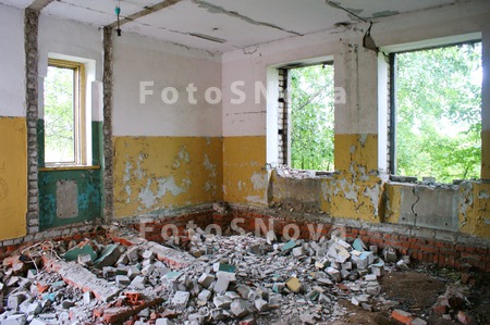 staroe,_zabroshennoe,_pomesche