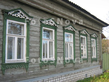 Dom,_nalichniki,_derevyannyiy_