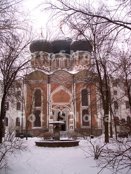 Hram_v_Izmaylove___Moskve,_zim