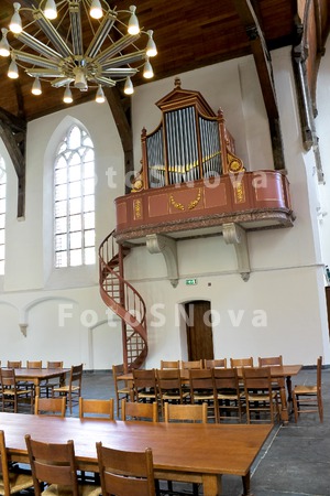 protestant_church_interior_chr