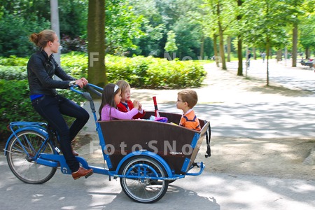 mom_baby_stroller_park_woman_c