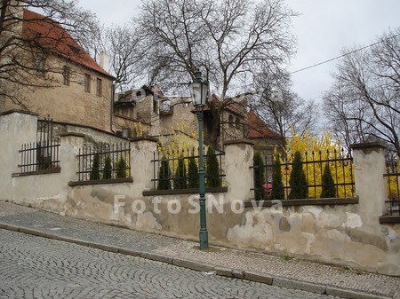 chehiya_praga_ulitsa_vverh_ogr