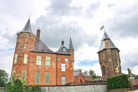 day_old_sky_lion_tree_moat_pon