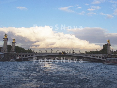 paris_bridge_sculpture_statue_