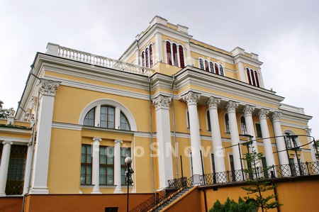 dvorets,_starinnaya,_arhitektu