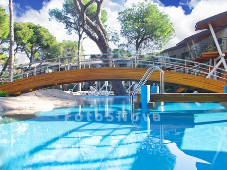 pool_hotel_spa_blue_travel_wat