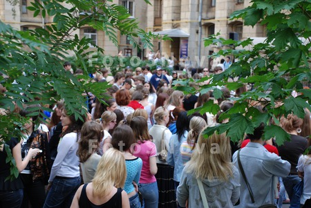 studentyi_tolpa_pervokursniki_