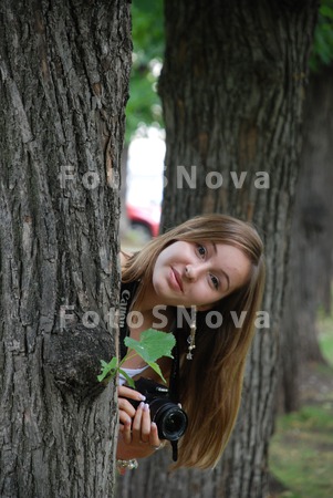 Paparatstsi_devushka_s_fotoapp