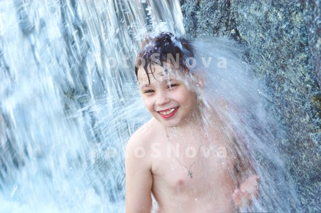 fun_child_wet_summer_splashing
