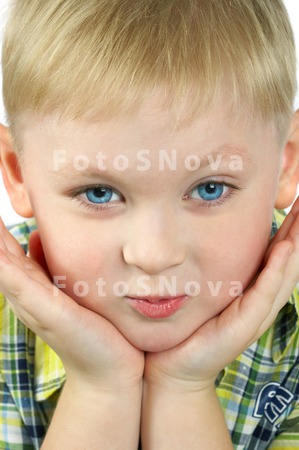 smiling_child_human_portrait_c