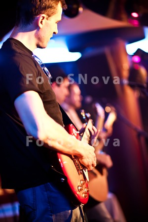 music_guitar_string_performer_
