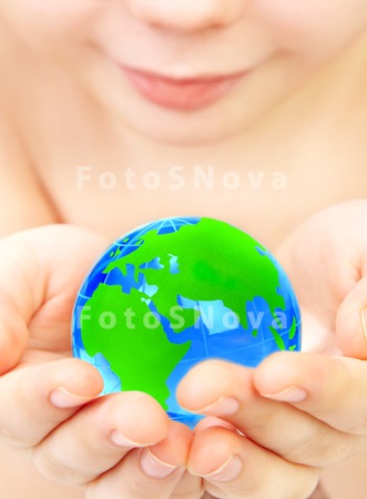 human_holding_globe_earth_hand