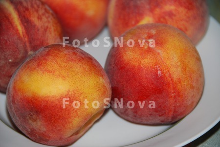 Persiki_fruktyi_leto_eda_pisch