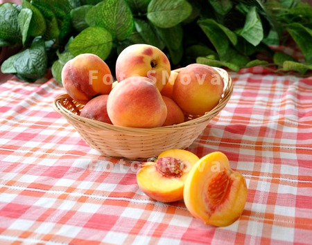 eda;_persiki,_fruktyi;_sve